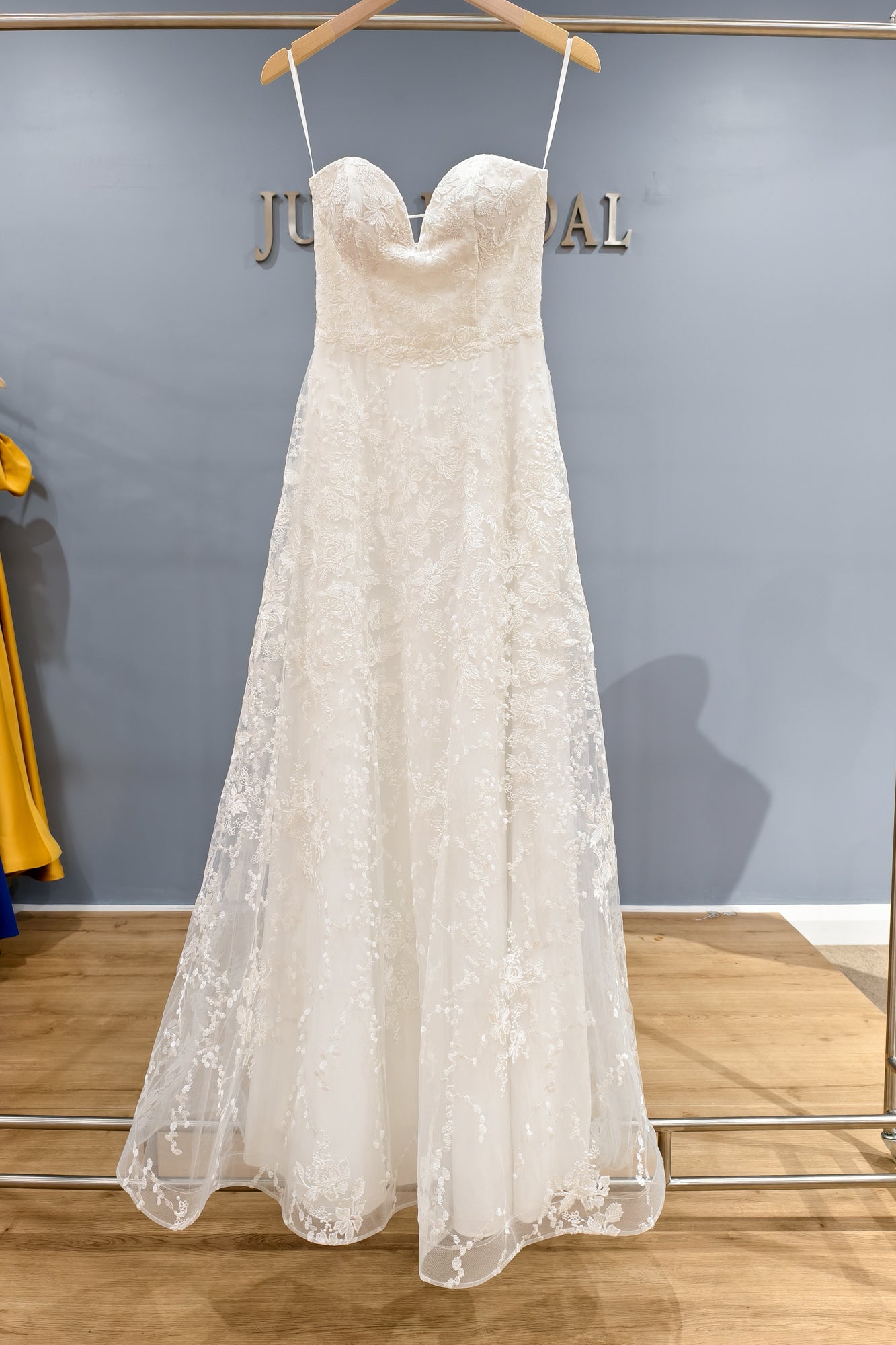 Wedding dress LJF-C0804