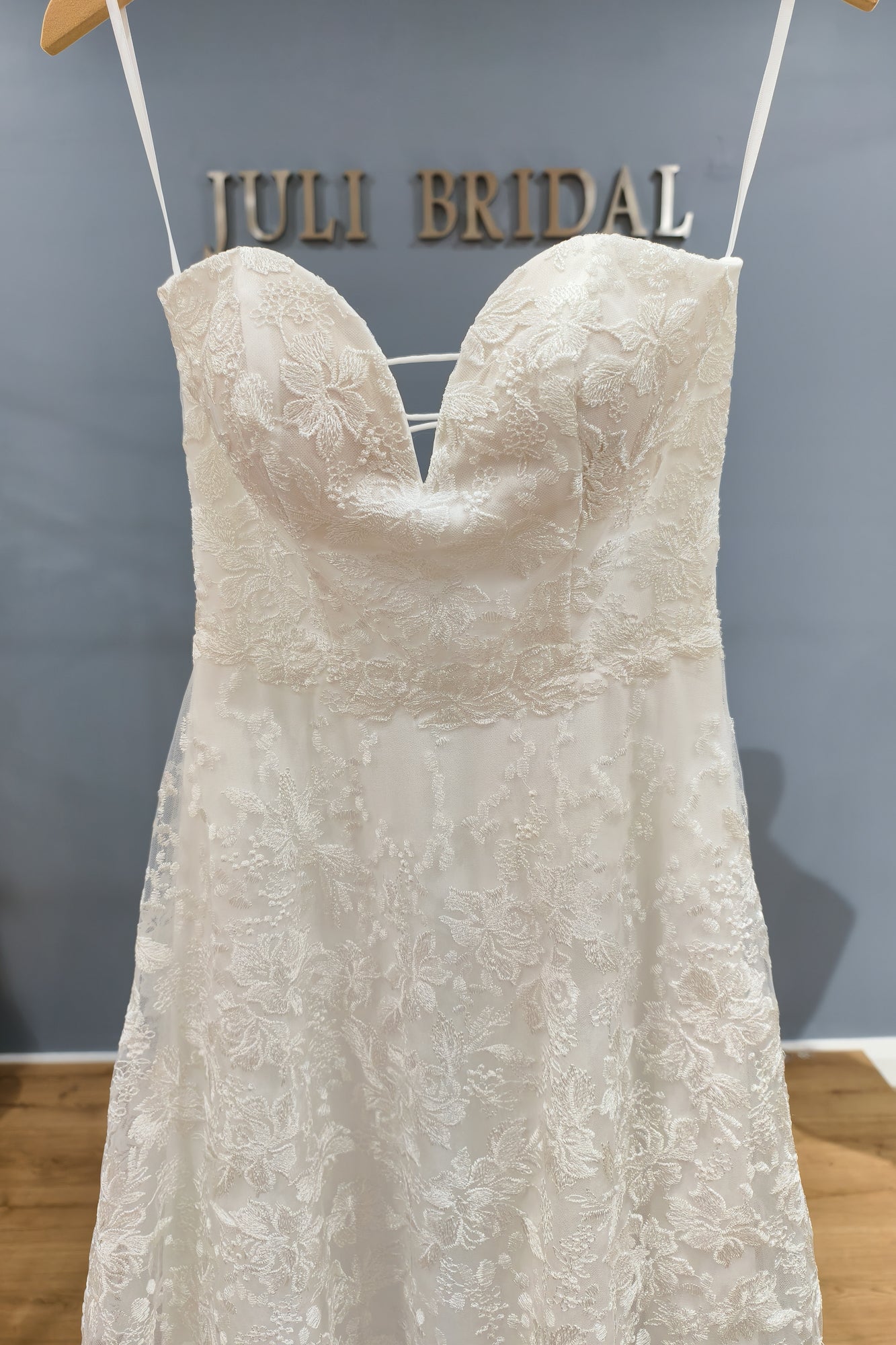 Wedding dress LJF-C0804